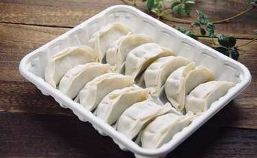 冷凍餃子を使ったズボラ飯!?「えっ皮だけ使うの？」