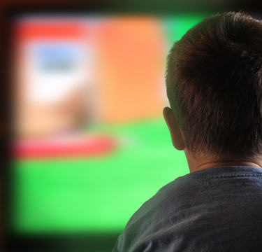 子どもにテレビを見せるべきではない？ あるお母さんの相談に賛否の声