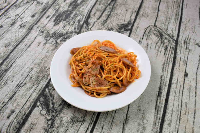 ファミマの人気パスタリトルパスタ ナポリタンの実物画像