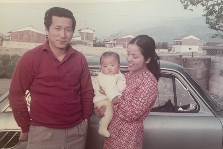 ご両親に抱っこされるたいぞうさん