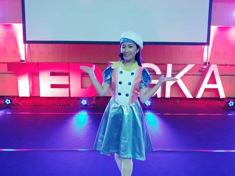 世界各地でねんどを教える岡田さん、TEDxでのスピーチ経験もあります