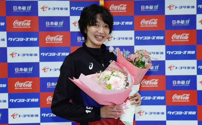 昨季で現役を引退した鍋谷さん。記者会見では感謝の言葉を述べ、最後は笑顔を見せた（写真：クインシーズ刈谷）