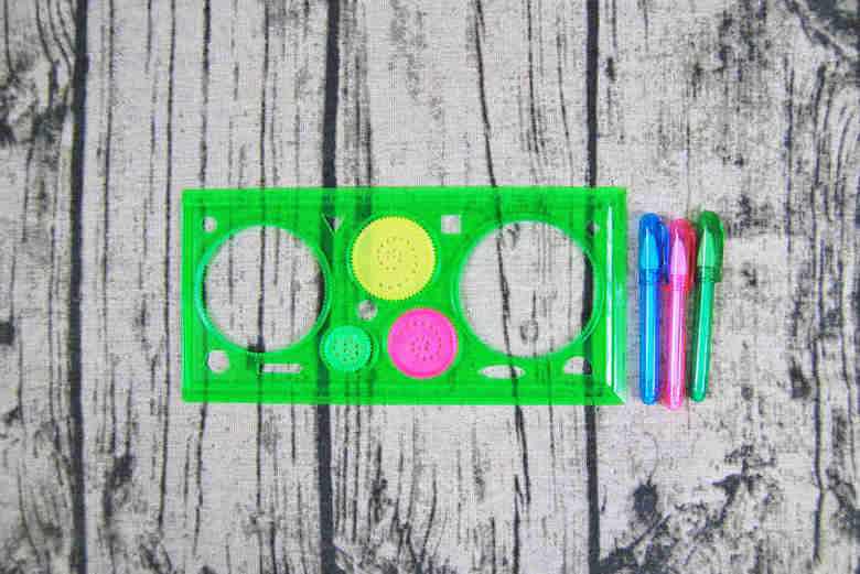 ダイソーおすすめ文房具「デザイン定規」の商品画像2