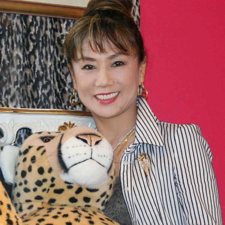 19歳年下の夫と結婚して20数年になるマダム信子さん