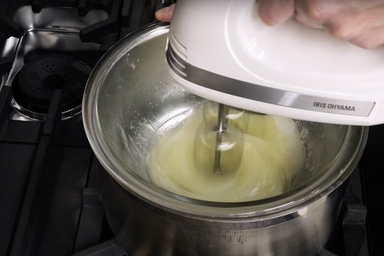 【作り方5】ミキサーで泡立てる