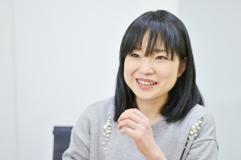 制服を着て渋谷で路上ライブ。周りから不思議がられたと語る川嶋さん