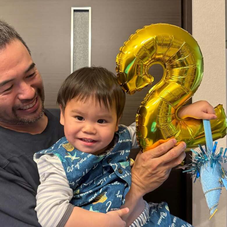 次男の2歳の誕生日に優しいパパの顔