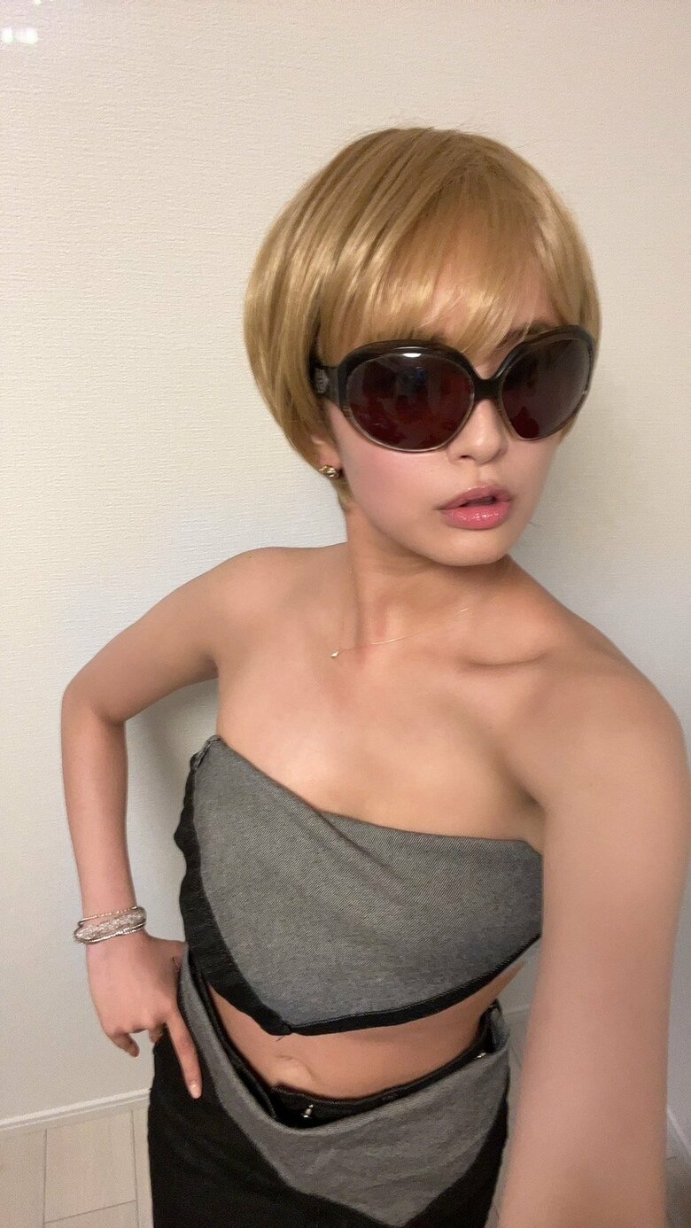 浜崎あゆみさんのモノマネをする加島さん