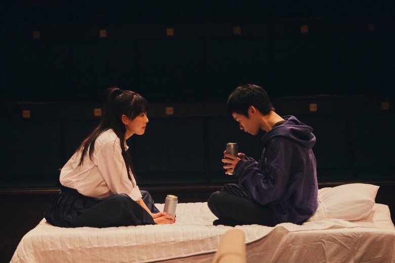 劇団papercraftの舞台に立つ福田さん