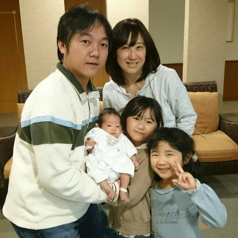 息子生後2か月10日、退院前日の家族写真