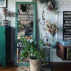 「グリーンの飾り方が参考になる!!」築25年2LDKのマンションで楽しむインダストリアルな空間