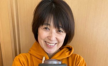 「母が亡くなる2週間前から葬儀の予約を入れた」新田恵利 死装束にウエディングドレスを縫いながら迎えた最期