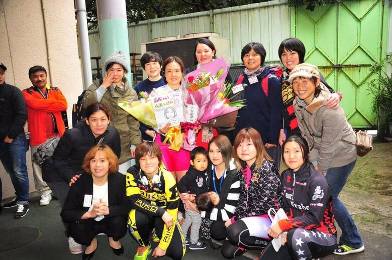 引退セレモニーにはたくさんの仲間が駆けつけた