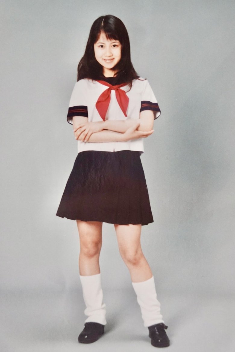 高校生のときにラジオ番組からデビューした岡田さん。制服姿がまぶしい