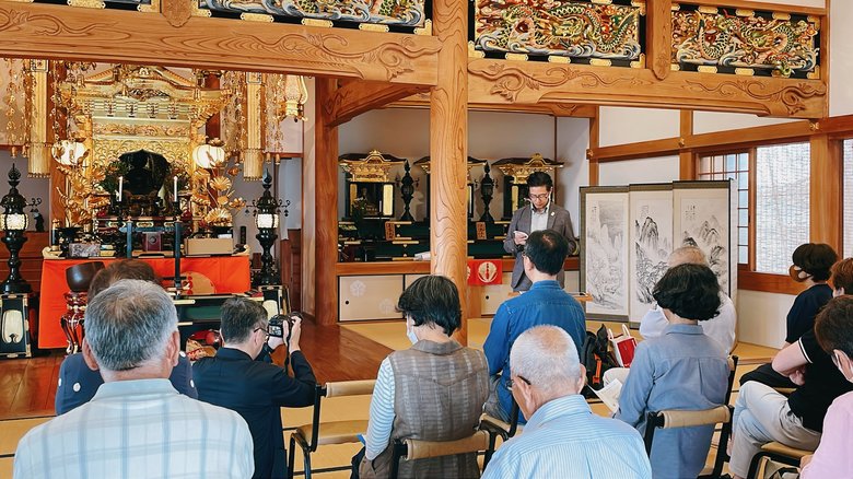 寺院や病院、警察からも講演依頼が届く