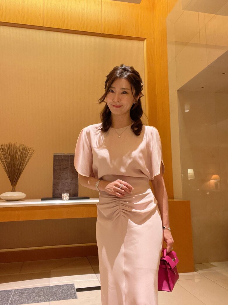 ピンクのワンピースが似合う川村さん