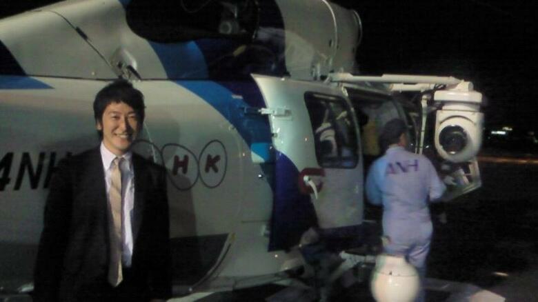 NHKの報道ヘリコプターの前で