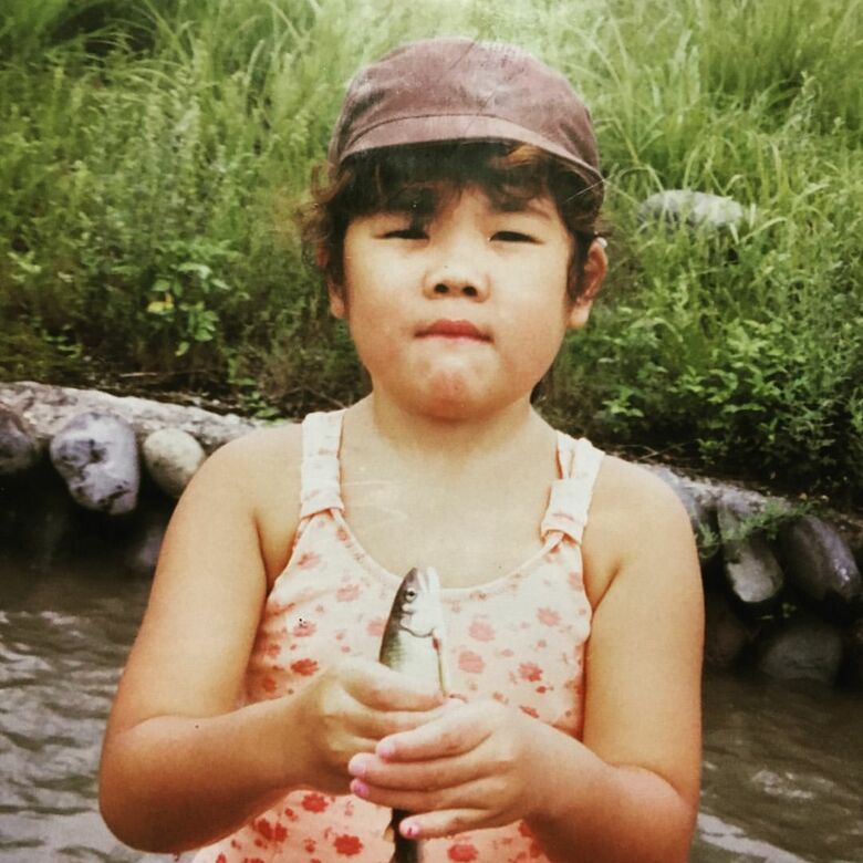 あんりさん小学生の頃に家族で公園に出かけた時