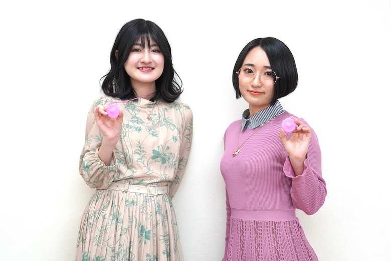 ”ゆめペンダント”を手にニッコリ！