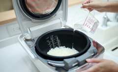 カップ麺で絶品炊き込みご飯!?企業公認アレンジ料理がスゴい!!