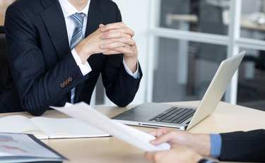 “えこ贔屓する上司”に大ブーイングも「それは当然」の声…あなたは納得できる？