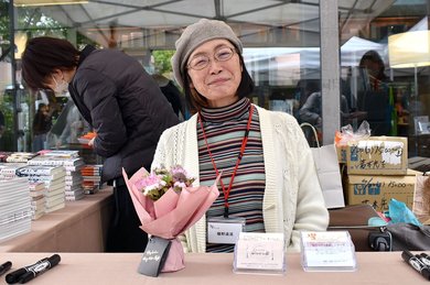 高齢祖母との二人旅 人気作家がCAから授かった金言に反響「子育てにも 