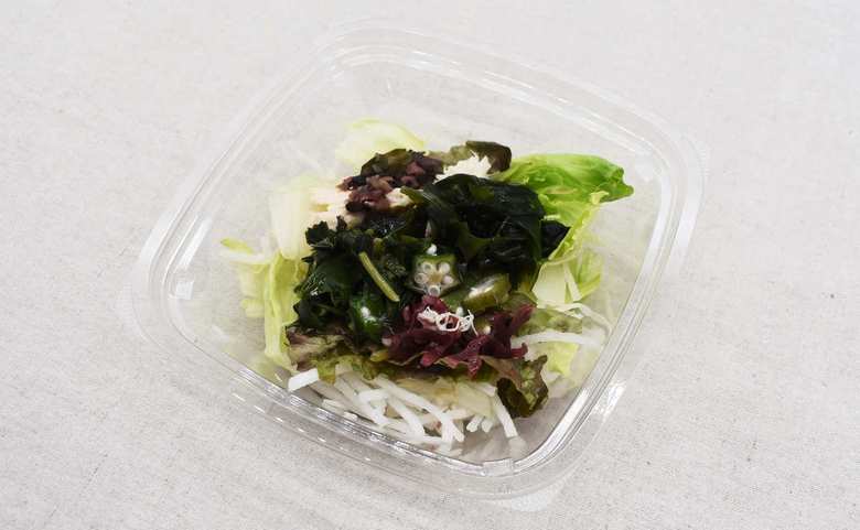 ファミマのおすすめサラダ「モロヘイヤとオクラのサラダ」の食レポ画像