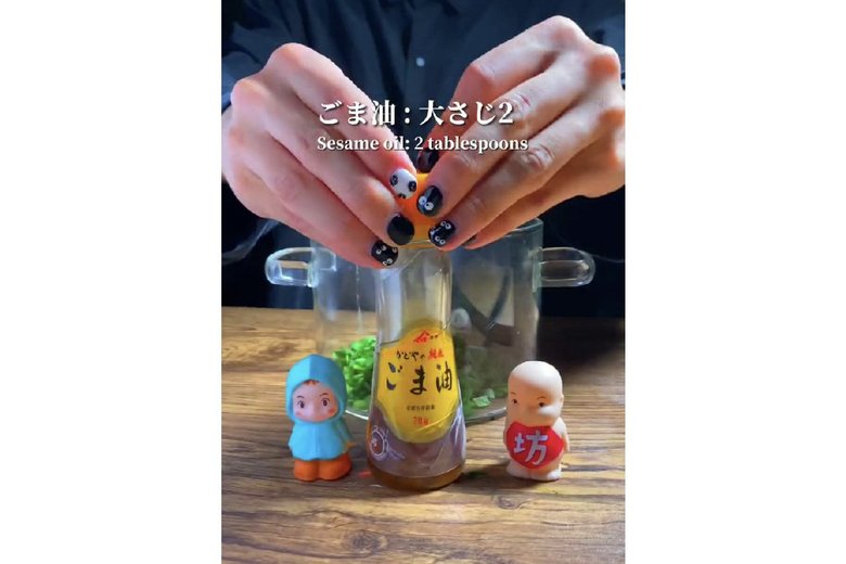 【作り方3】にらとごま油大さじ2を混ぜる