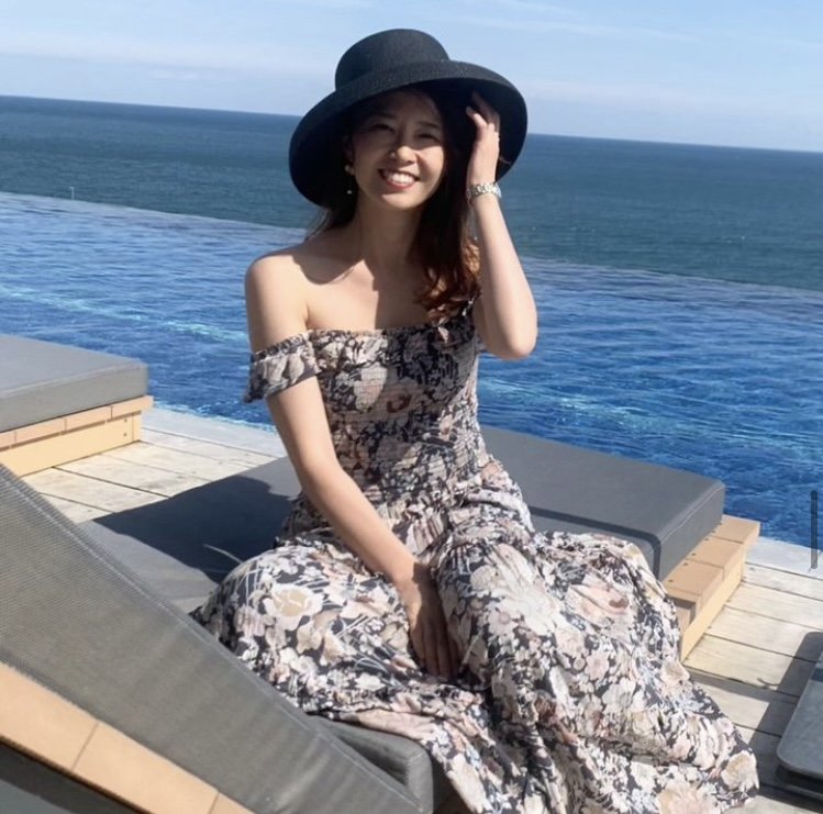 番組の取材でプールを訪れた近藤さん