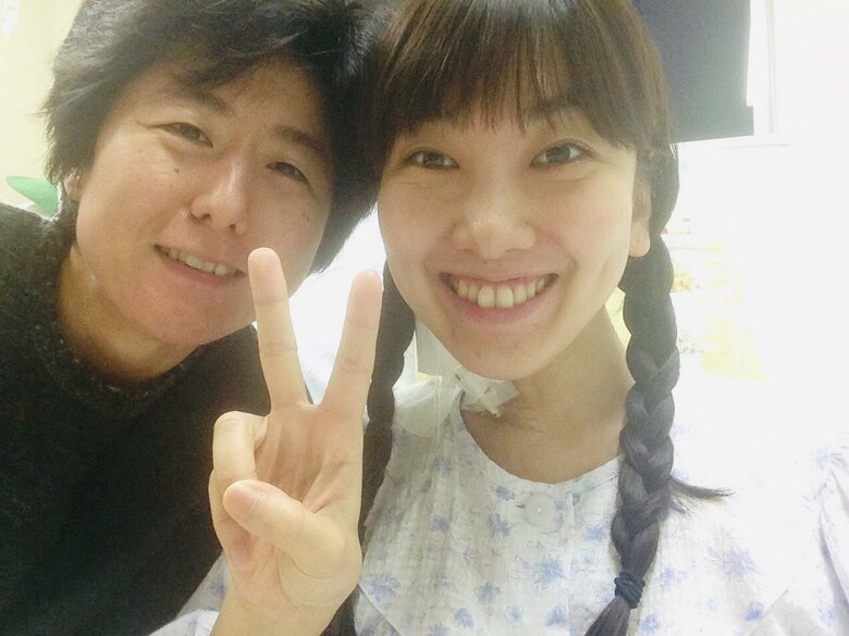 下半身不随になり入院した際、毎日のように練習につき合ってくれたパートナーのピアニストと