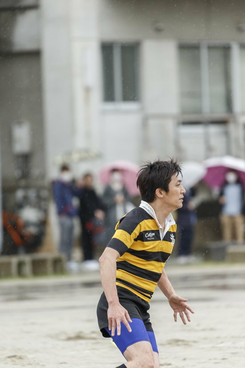 高校の同窓会で販売した写真集のために撮影したラガーマン姿（※写真集の一般発売はありません）