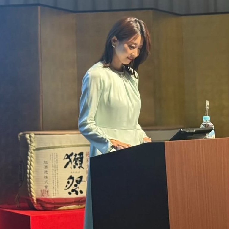 司会の仕事をする加藤綾子さん