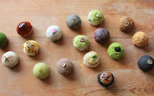 まんまるのフォルムが愛らしいおはぎ。二口三口で食べ切れるサイズ感にこだわっている（森のおはぎ提供）