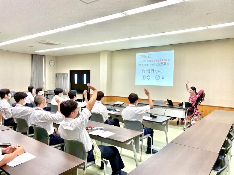 ご当地タレント時代は母校・東濃実業高校の非常勤講師として授業を持った