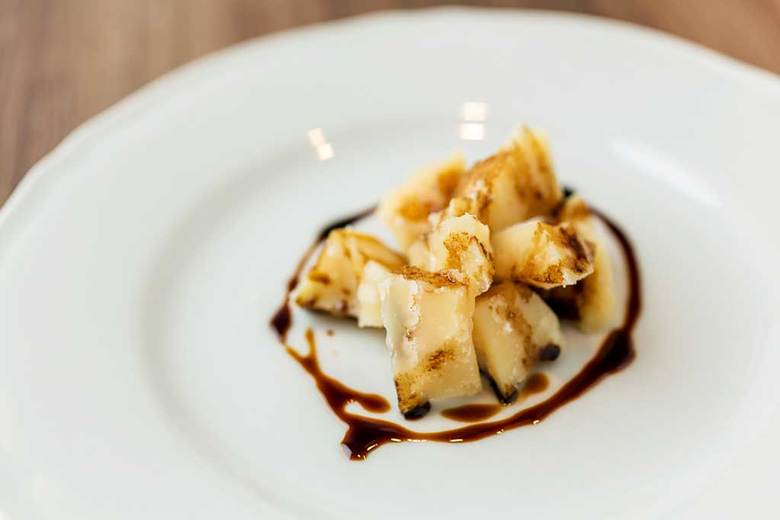 25年熟成モデナ産バルサミコ・エクストラヴェッキオと24ヵ月熟成パルミジャーノレッジャーノ 1,058円（税込）