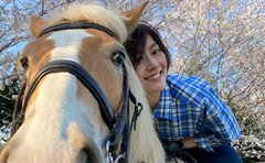 佐藤藍子「些細なことでイライラした」多忙だった芸能生活から東京ドーム1個分の敷地に馬30頭と暮らす日々