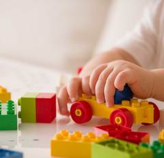 「ダメ、まだ遊ぶの～！」子どものおもちゃの捨て方って難しい…