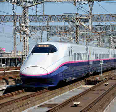 新幹線に子ども連れ専用車両が!? 1名分の運賃で2つの席を確保
