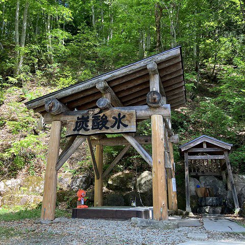 福島県金山町にある炭酸場