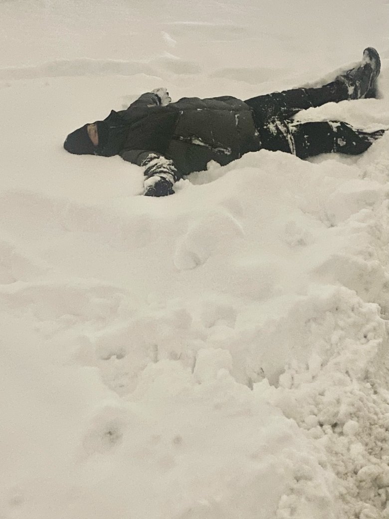 大雪の日にカナダで遊ぶ息子さん