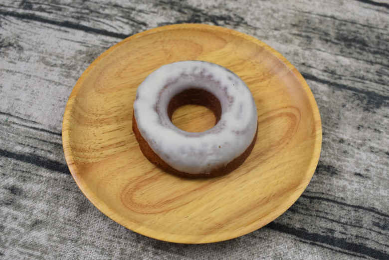 ローソンの人気パン「ふわふわブランの焼ドーナツ 塩バニラ」のアップ画像