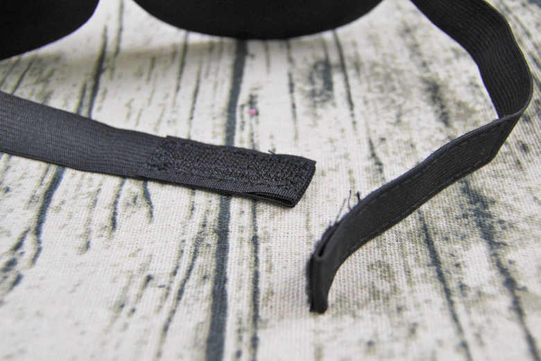 ダイソーのおすすめ商品「立体型クッションアイマスク」のアップ画像