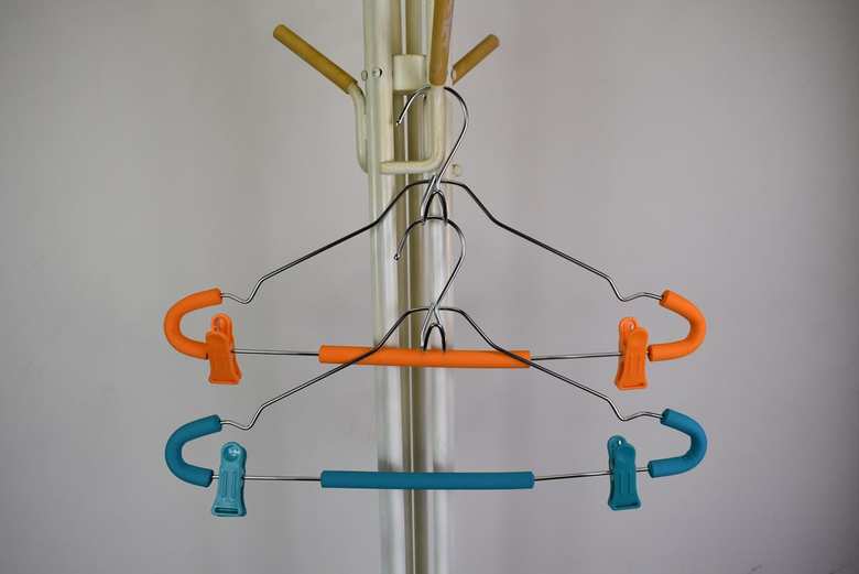 ダイソーおすすめ収納「スベリ止めピンチ付ハンガー」の実物画像