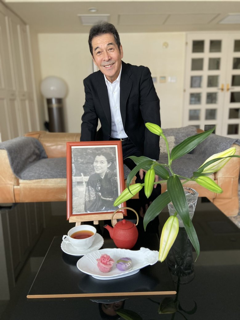 母の日の一枚。肝っ玉かあさんだったというお母様の写真と