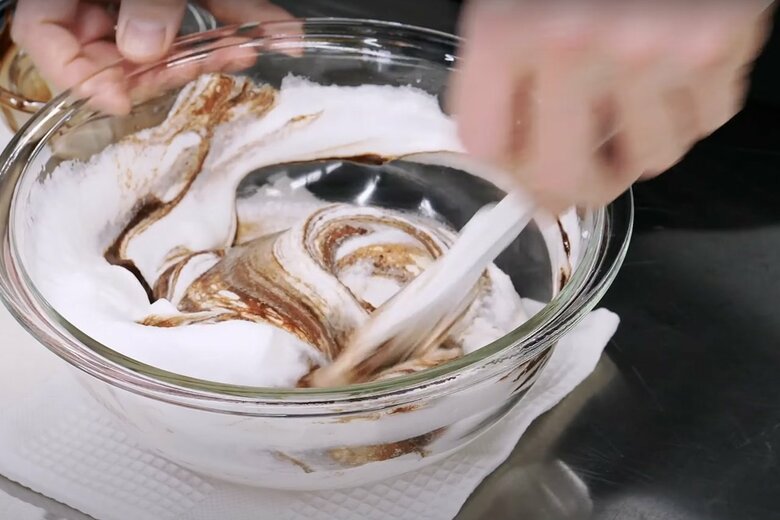 【作り方8】ゴムベラで大きく混ぜる