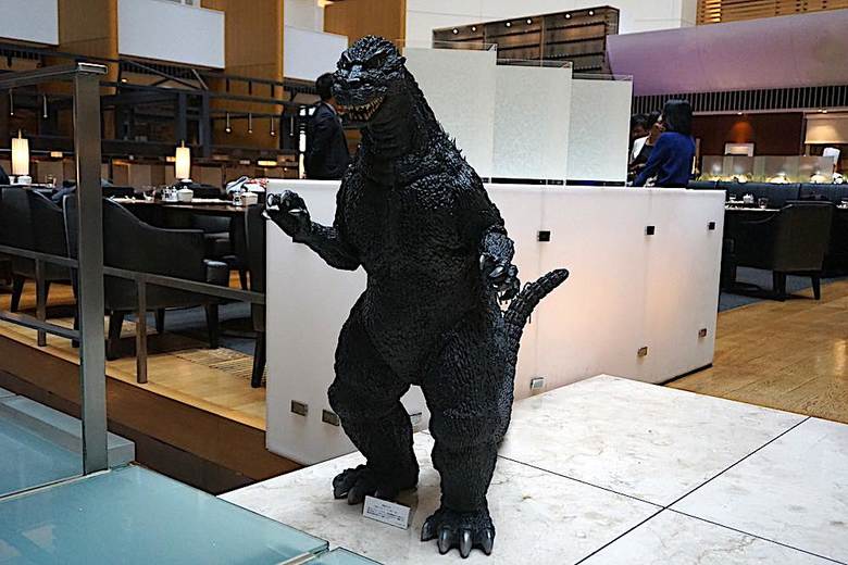 入り口で「ゴジラ」がお出迎え！