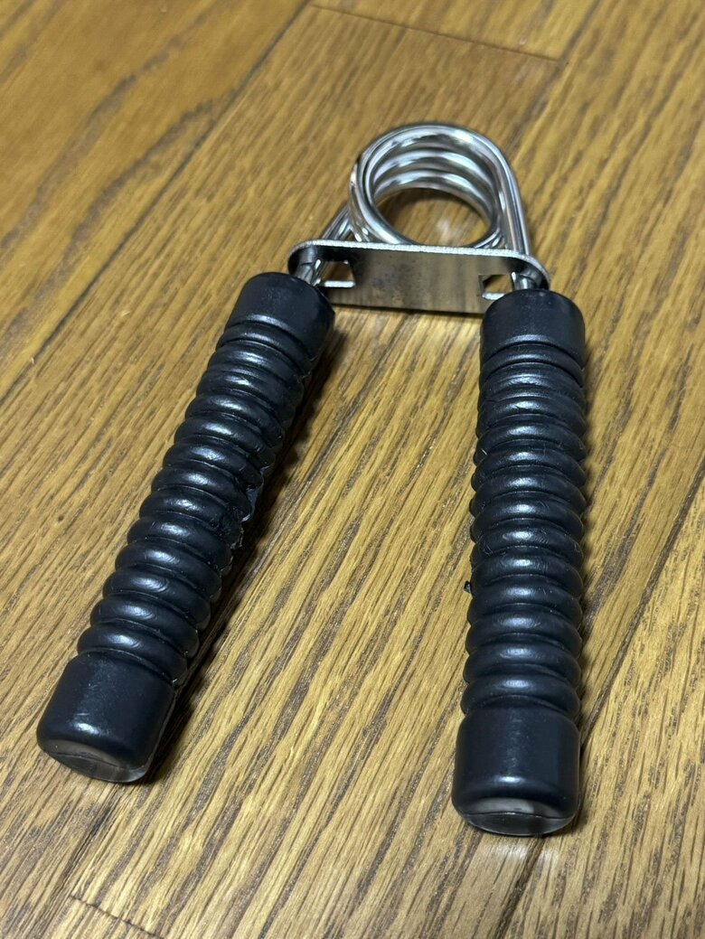 登下校の際にいつも握っていた握力グリップ