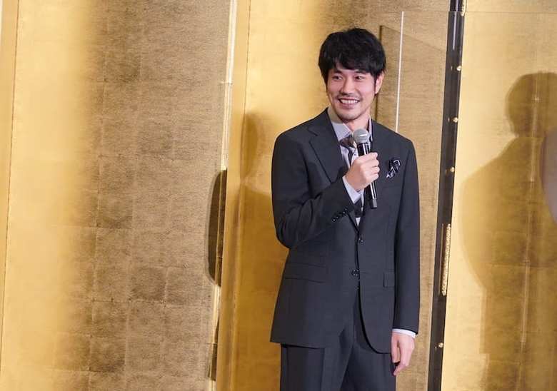 舞台挨拶では終始柔らかい笑顔を見せていた松山さん