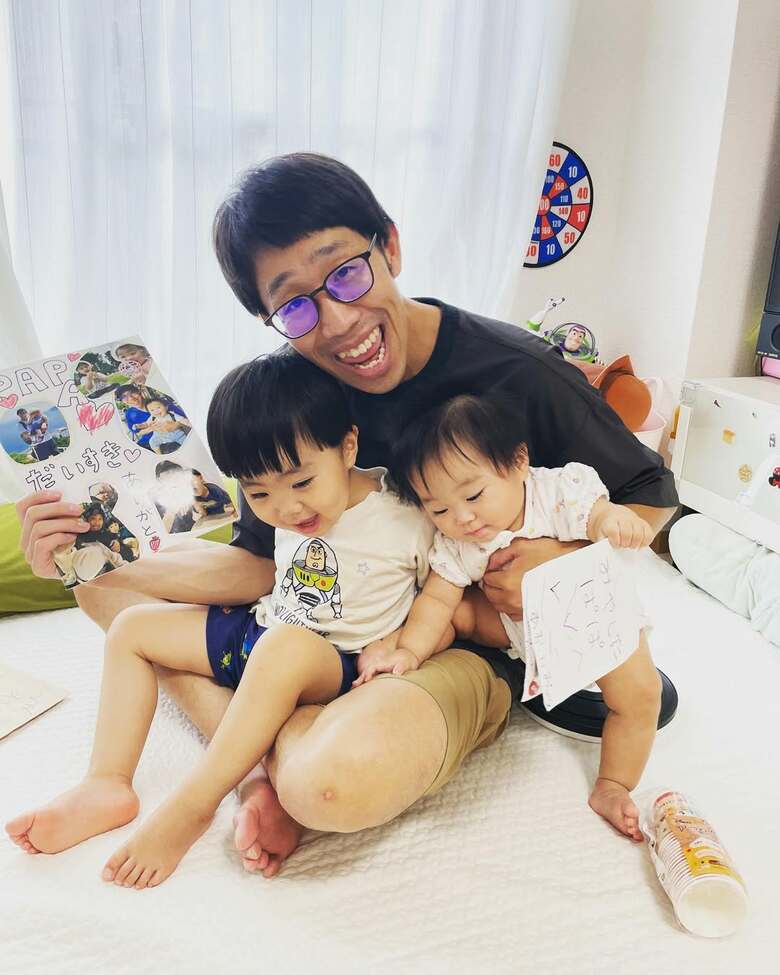 2023年、息子と娘に囲まれて