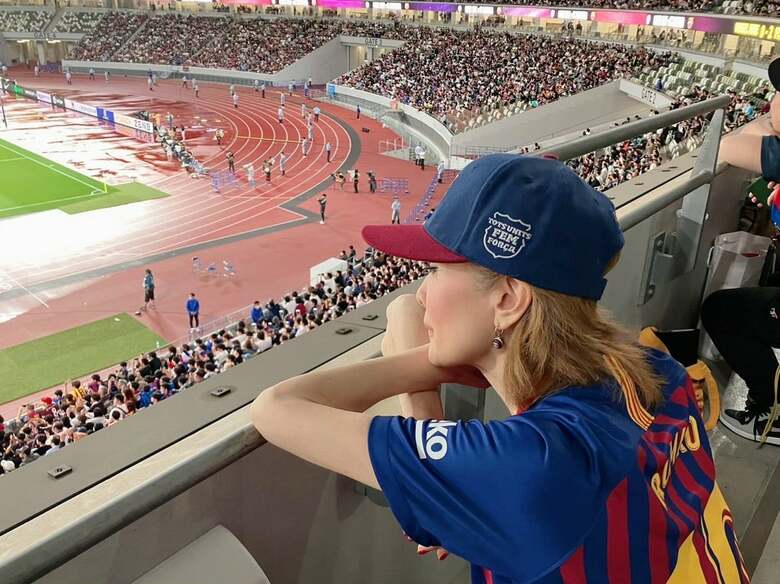 リスペクトを込めて選手を見守る